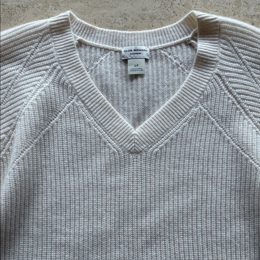 Club Monaco V-Neck Cashmere Sweater in Cream size-Small NWOT